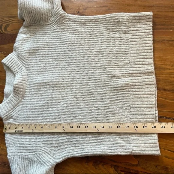 Everlane The Cocoon Crew in Alpaca Lightweight Sweater Almond Color size XXS - Picture 13 of 15